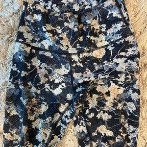 Lululemon leggings, full length with pattern